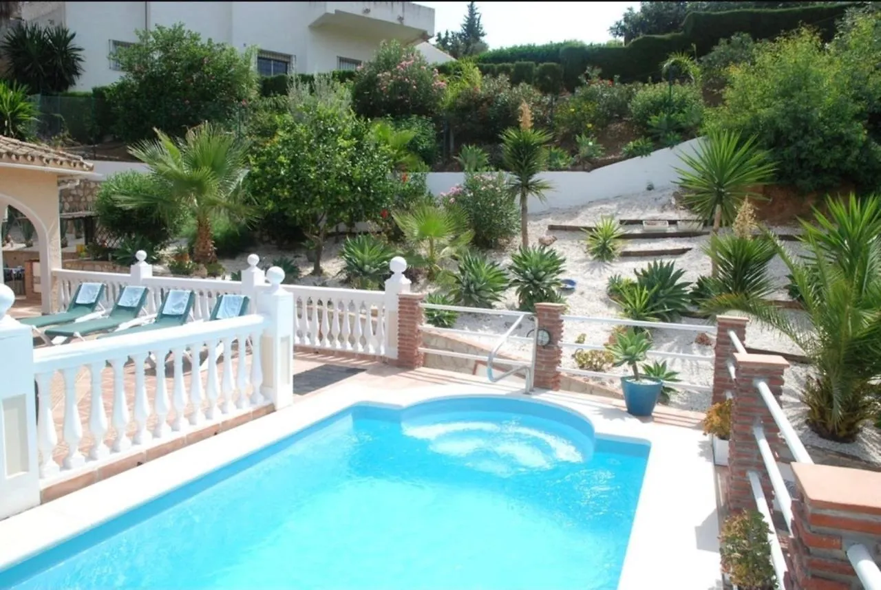 Delightful 5 Bed Villa In Fuengirola Costa Del Sol 말라가 0*,